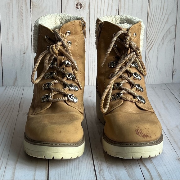 DV by DOLCE VITA Cream & Tan Girls Ankle Boots Size 5 - Picture 8 of 16